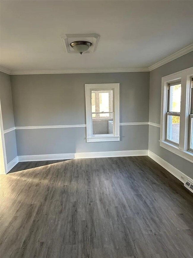 Building Photo - 13 Farries Ave