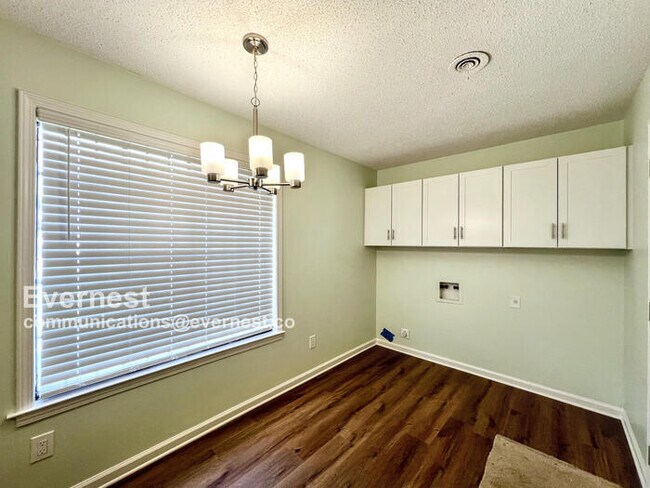Foto del edificio - 5397 Yale Rd