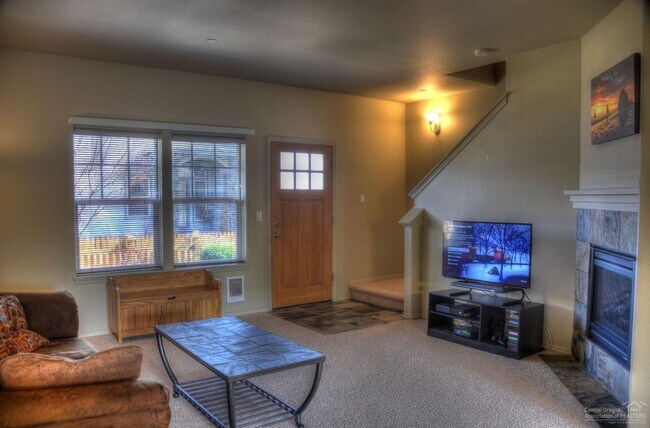 Foto del edificio - Darling Townhouse in Southeast Bend!
