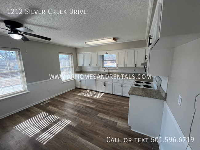 Foto del edificio - 1212 Silver Creek Dr