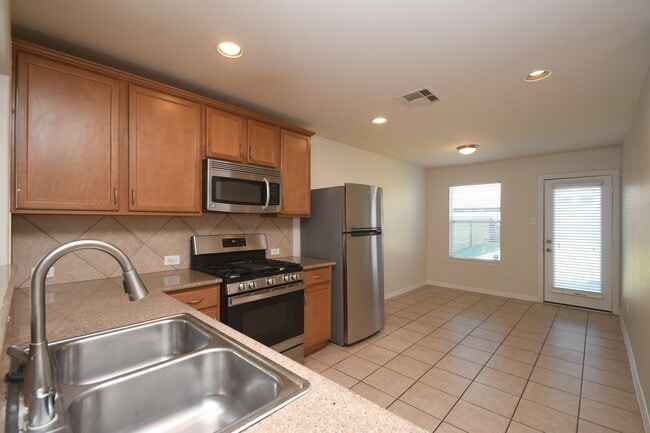 Foto del edificio - 3306 Southern Grove Ln