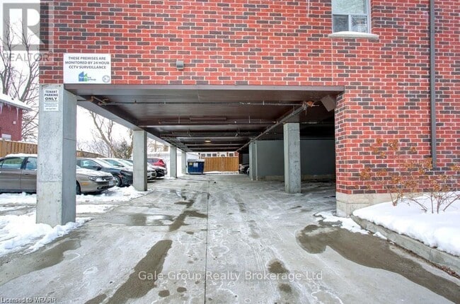 Building Photo - 34-234 Brock St