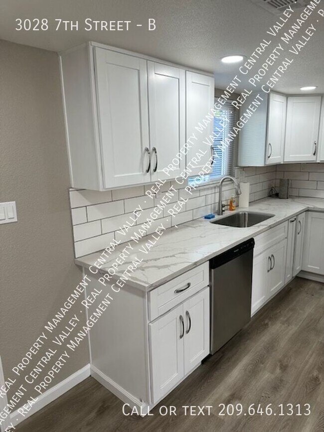 Building Photo - Ceres 2 Bedroom 1 Bathroom Tri-plex