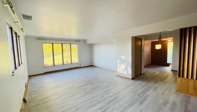 Foto del edificio - 1491 E Maiden St