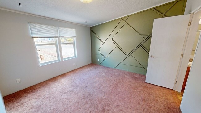 Building Photo - Unfurnished 2 bedroom home with large yard