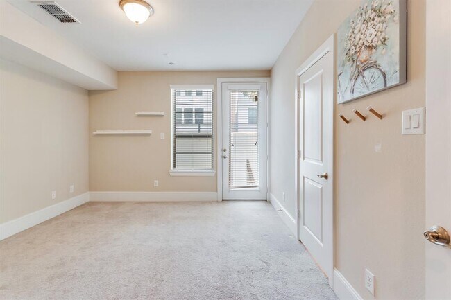 Foto del edificio - 2116 Radcliffe St