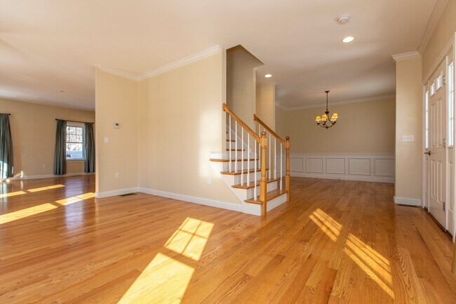 Building Photo - 8 Summer Hill Cir