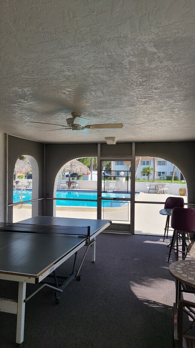 Casa de la piscina - 205 S McMullen Booth Rd