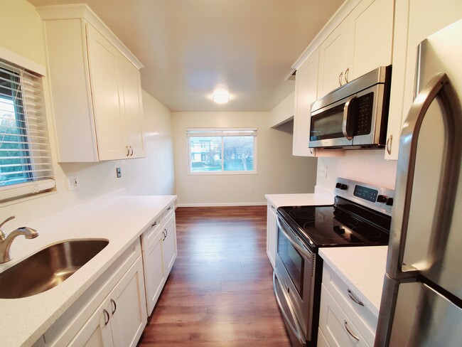 Building Photo - 474 Studio Cir