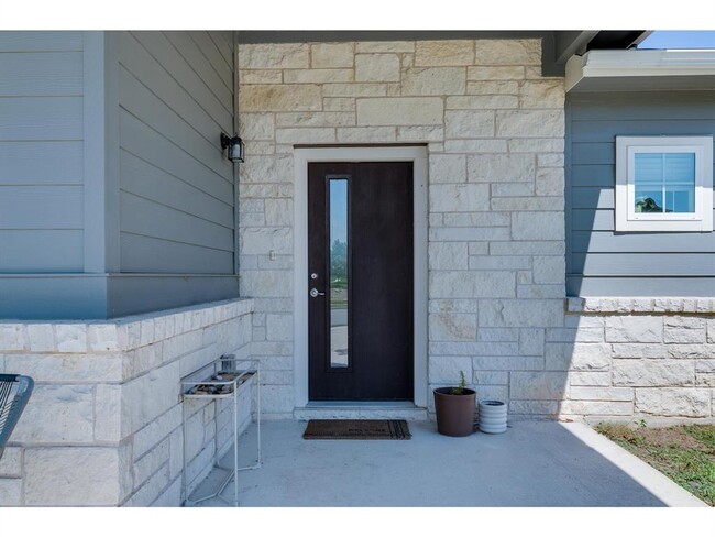 Foto del edificio - 8801 Looksee Ln