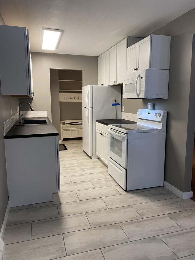 Building Photo - 946 Westbrooke Way
