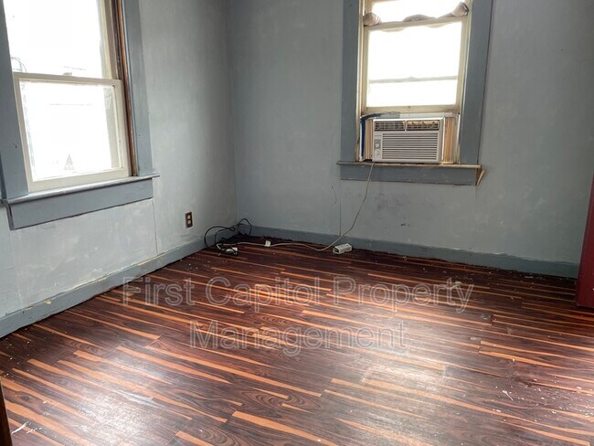 Building Photo - 619 Frederick St