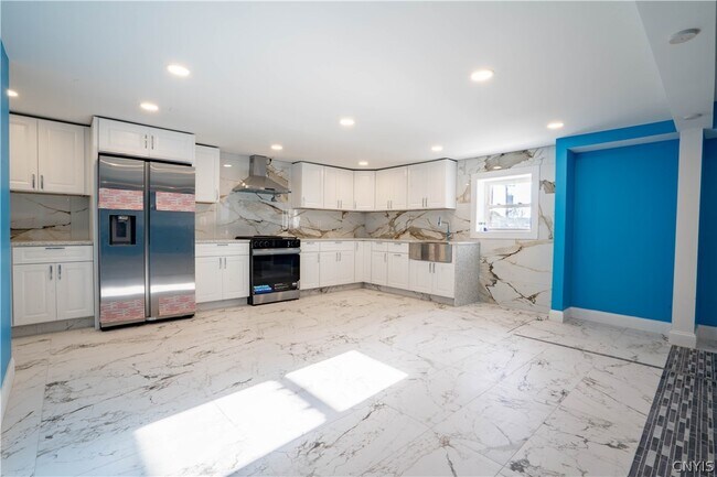 Foto del edificio - 599 Albany St