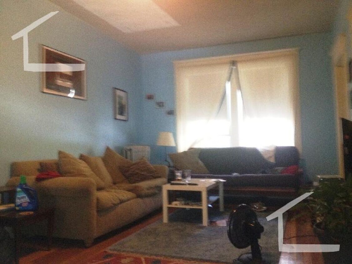 Foto principal - Large Unit in Cleveland Circle/Reservoir. ...