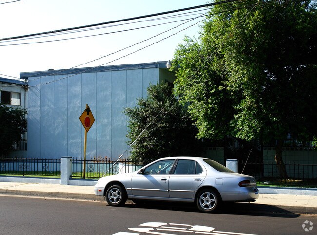 Building Photo - 5461 Kingsley St