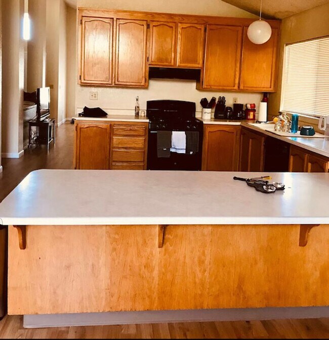 Foto del edificio - 4 Bedroom 2 Bath House in M Section of Rohnert Park