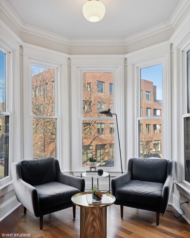 Foto del edificio - 3907 N Damen Ave