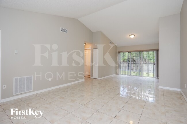 Foto del edificio - 3410 NW 203rd St