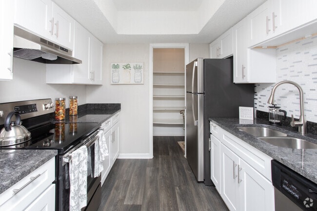 2BR, 2BA - 1185SF - Springdale Glen