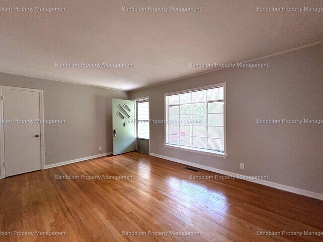 Foto del edificio - FOR LEASE | Mid-town Tulsa | 2 Bed, 1 Bath...