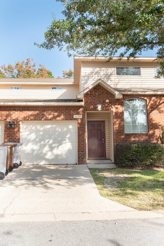 Primary Photo - 2176 Hadleigh Hills Ct