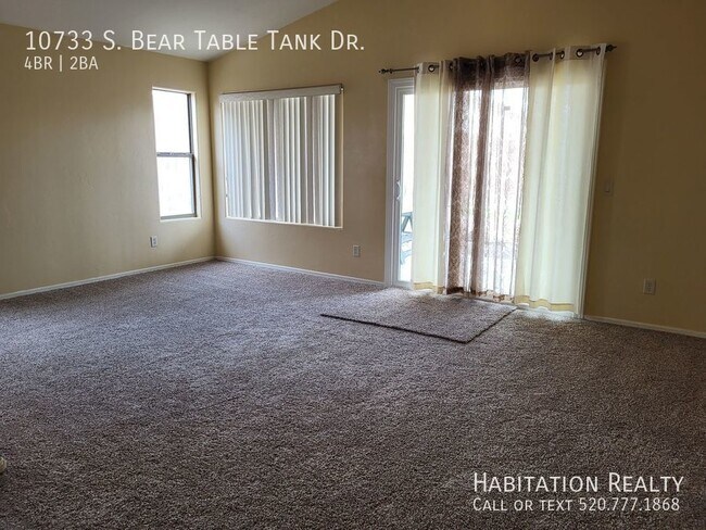 Foto del edificio - Rancho Del Lago Spacious 4-BD 2BA