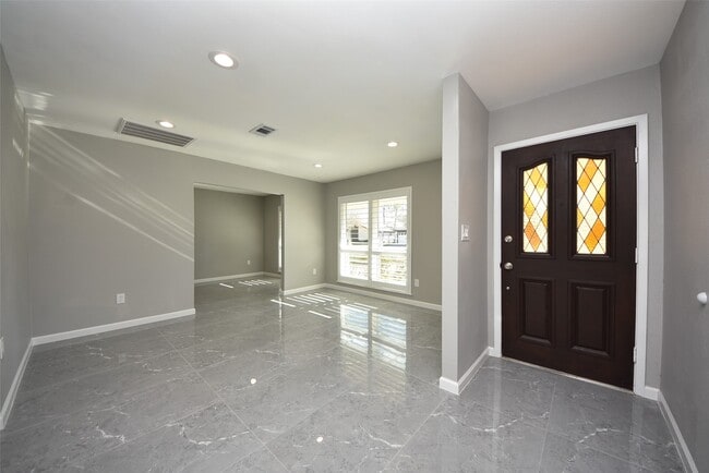 Building Photo - 7718 Romney Rd