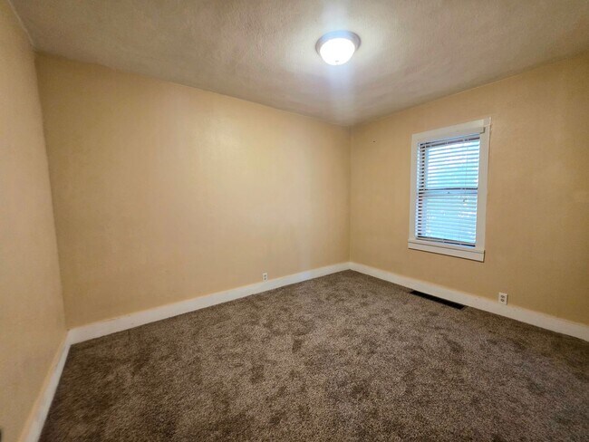 Foto del edificio - 2137 Cedar St