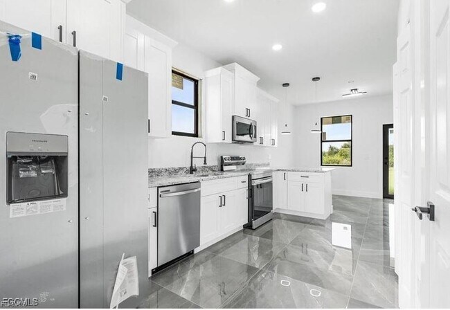 Building Photo - 128 Nave Ave S