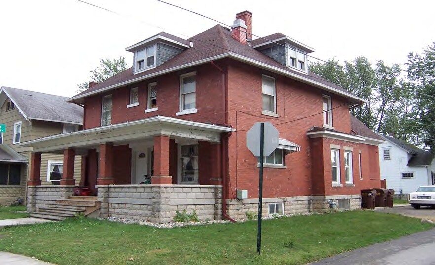 Primary Photo - 308 W Maple St