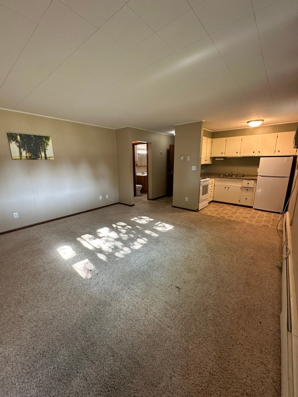 Building Photo - 413 Merriam Ave S