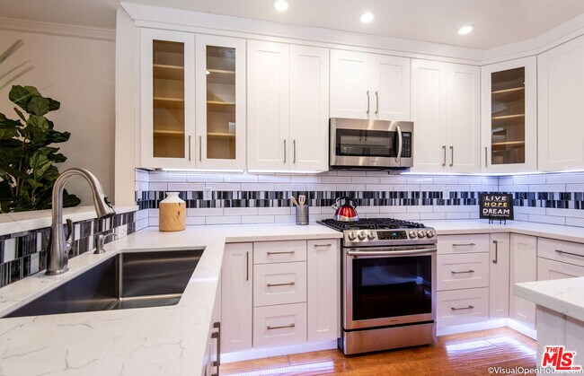 Foto del edificio - 514 S Barrington Ave