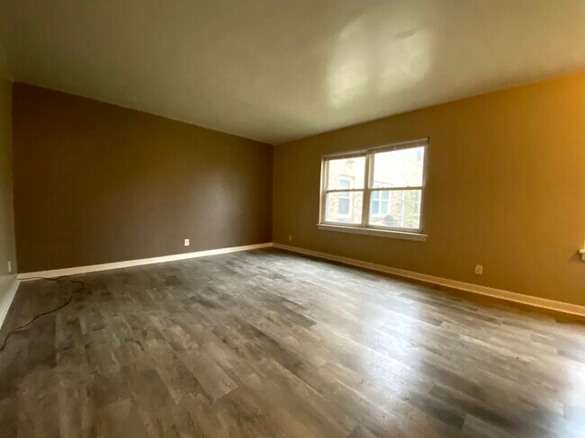 Foto del edificio - 240 Parkview Blvd