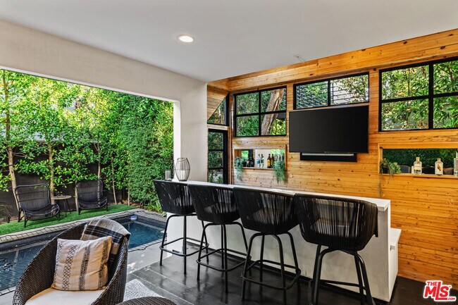 Foto del edificio - 3159 Thatcher Ave