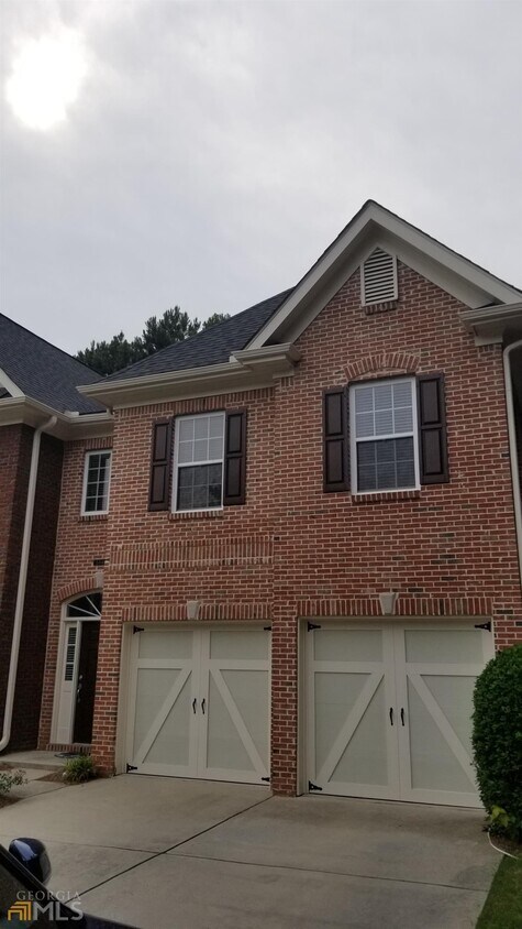 Foto principal - 2440 Strand Ave