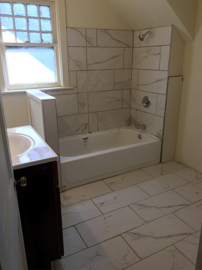 Building Photo - 7401 Poe Ave