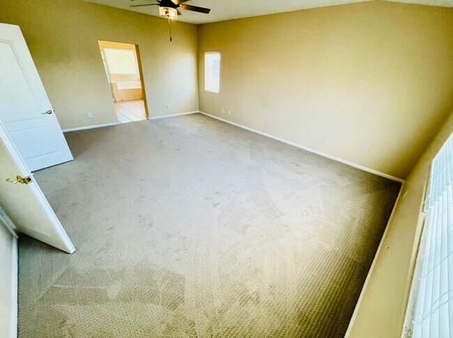 Building Photo - 2722 La Porte Ct