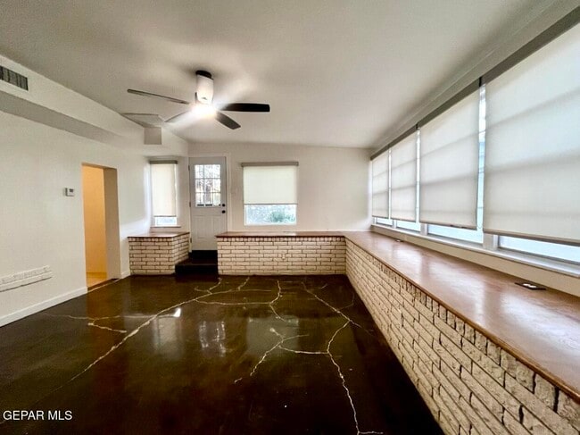 Foto del edificio - 1203 Madeline Dr