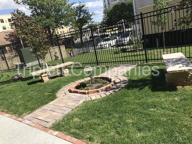 Foto del edificio - 103 Stanton Ave