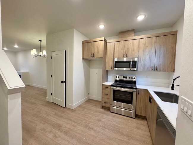 Building Photo - TWO WEEKS FREE RENT! Move-in Special! BRAN...