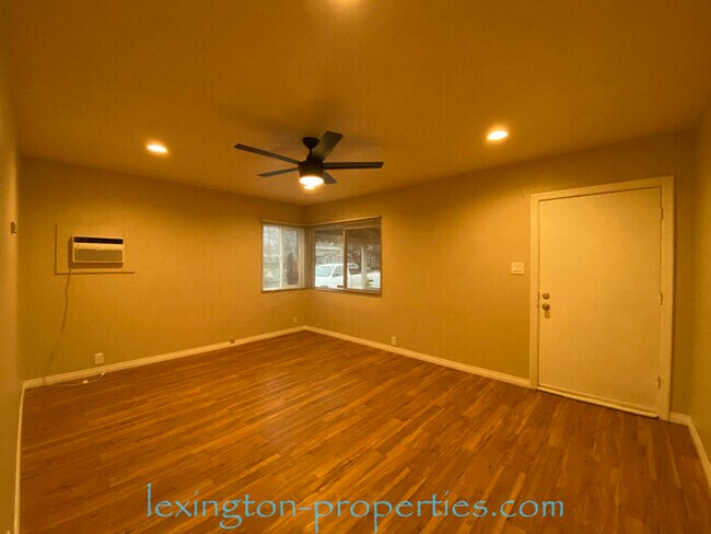 Foto del edificio - Beautifully Remodeled, 3BD/1BA Home, Avail...