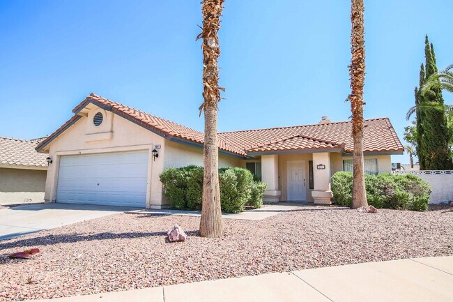 Building Photo - Charming Cul-de-Sac Home Awaits!