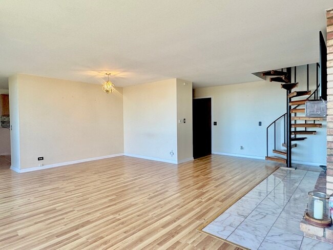 Foto del edificio - 5600 Hillcrest Ln