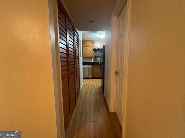 Foto del edificio - 2140 Kings Gate Cir SW