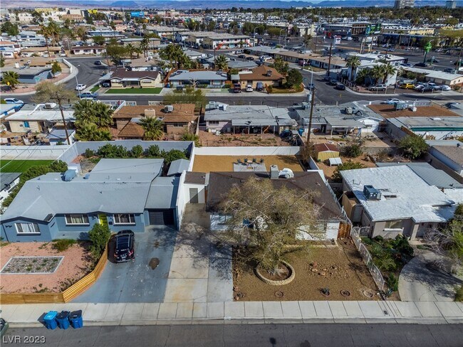 Building Photo - 2305 Santa Paula Dr