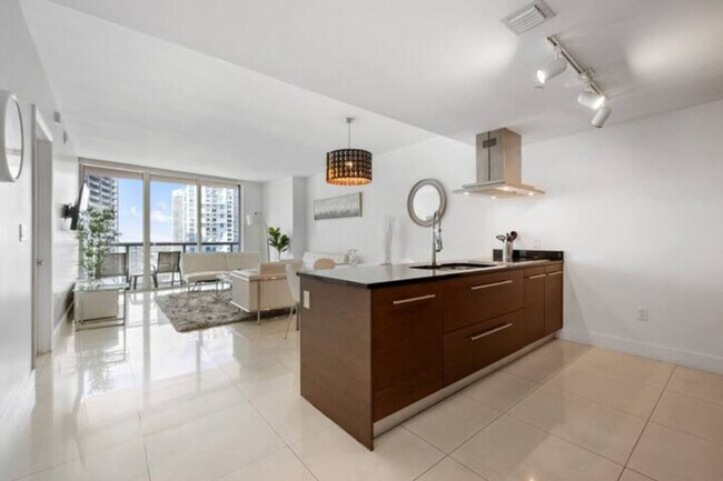 Building Photo - 481 Brickell Ave