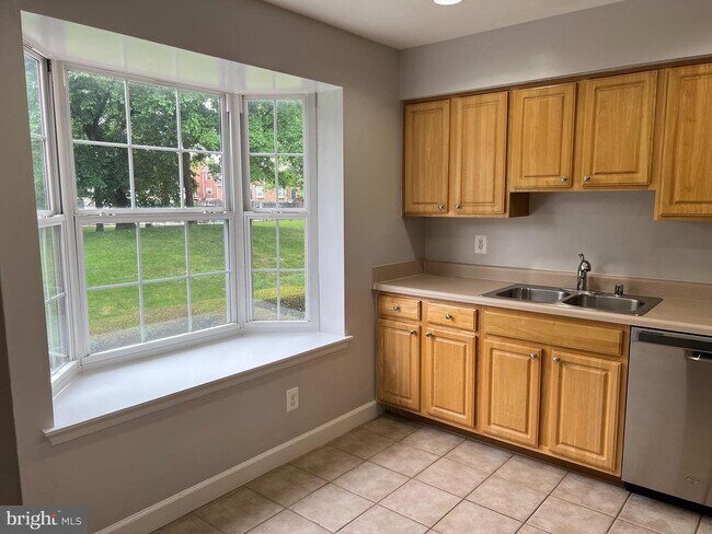 Building Photo - 4037 Chesterwood Dr