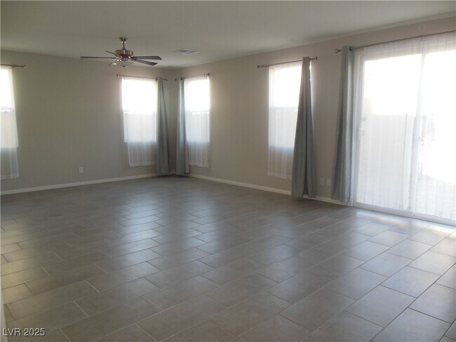 Foto del edificio - 2664 Crystal Quartz St