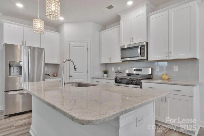 Foto del edificio - 4013 Armstrong Farm Dr
