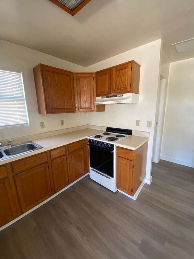 Building Photo - Close to Banner - Single Family - Huge Yard